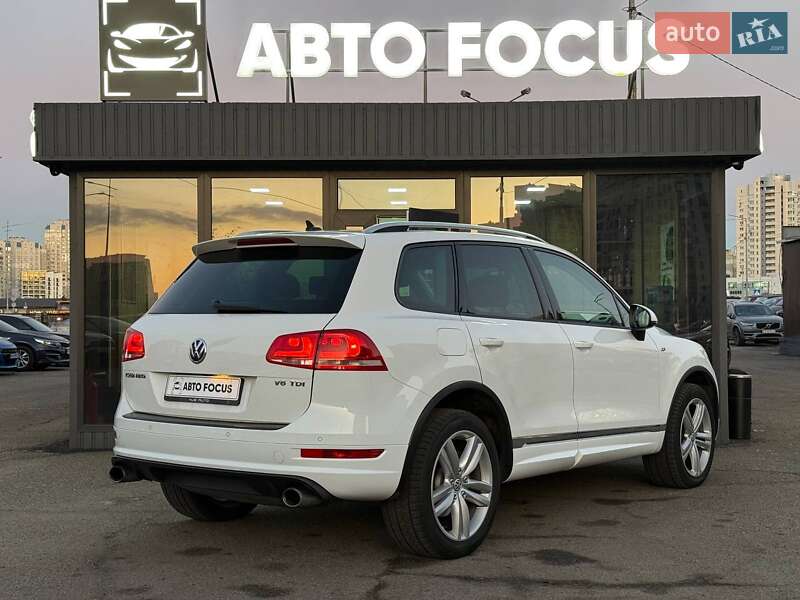 Внедорожник / Кроссовер Volkswagen Touareg 2012 в Киеве