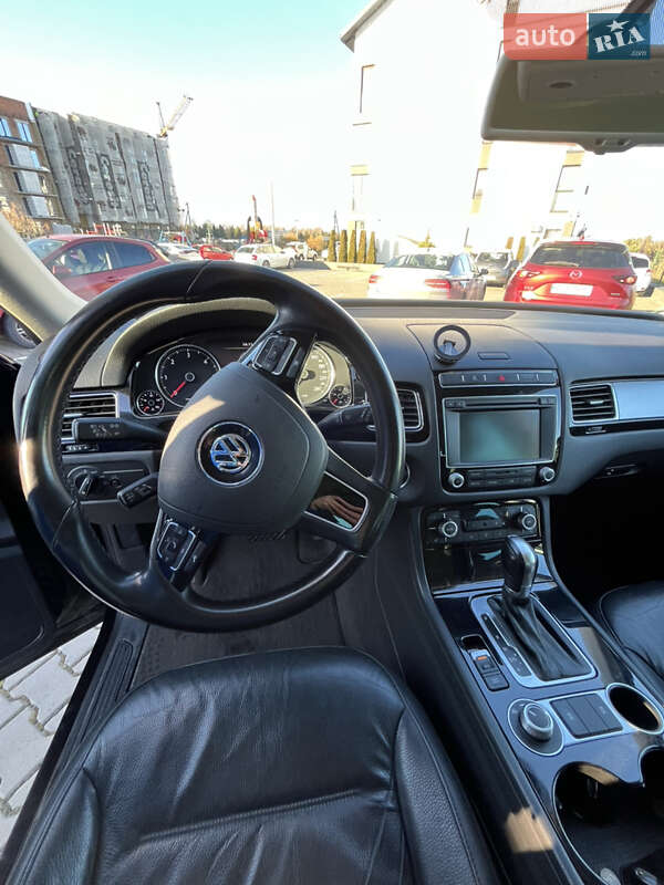 Внедорожник / Кроссовер Volkswagen Touareg 2015 в Луцке