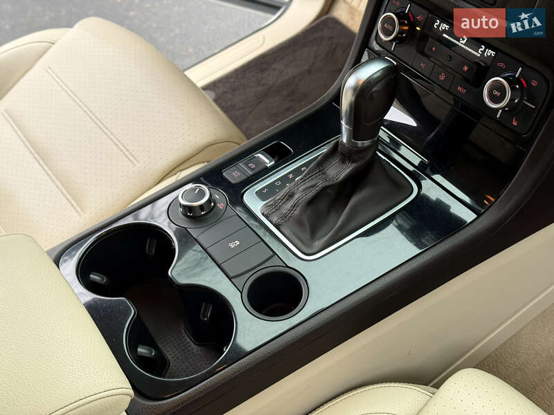 Внедорожник / Кроссовер Volkswagen Touareg 2011 в Одессе