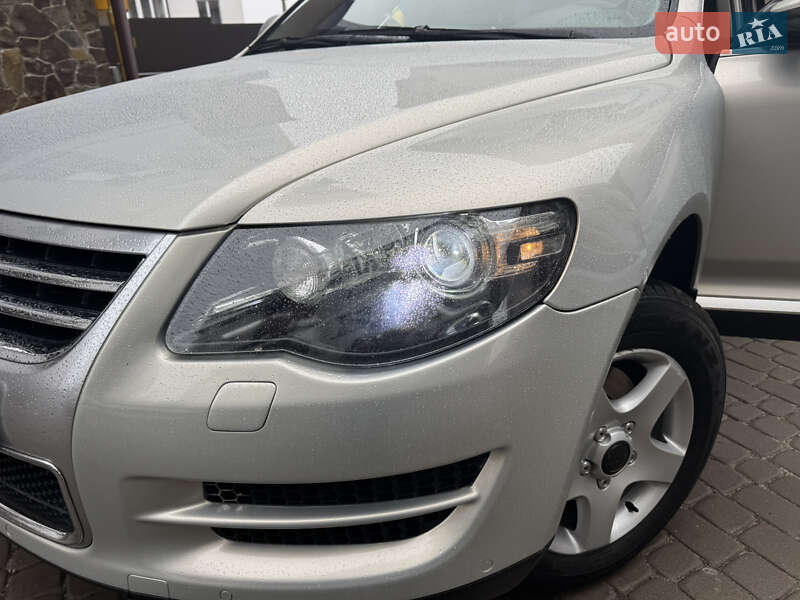 Внедорожник / Кроссовер Volkswagen Touareg 2009 в Львове