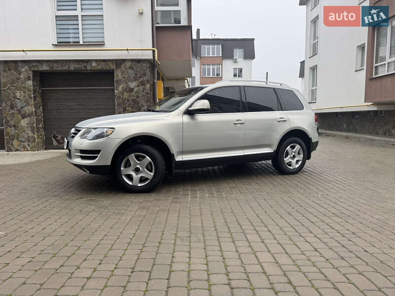 Внедорожник / Кроссовер Volkswagen Touareg 2009 в Львове