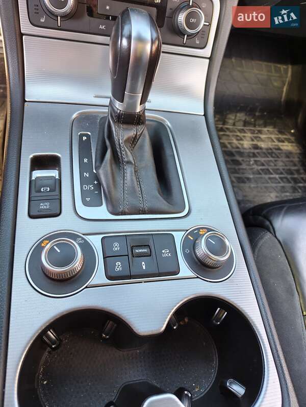 Внедорожник / Кроссовер Volkswagen Touareg 2015 в Ахтырке