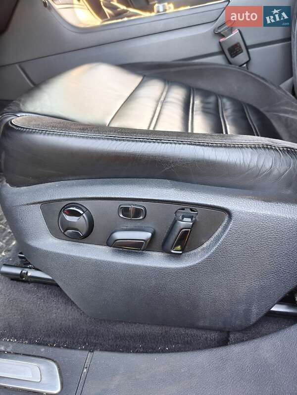 Внедорожник / Кроссовер Volkswagen Touareg 2015 в Ахтырке