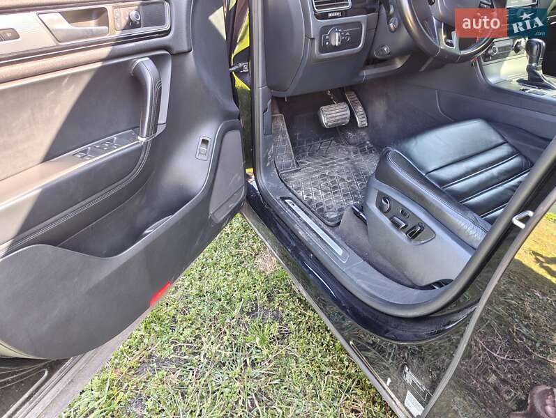 Внедорожник / Кроссовер Volkswagen Touareg 2015 в Ахтырке