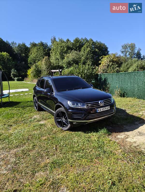 Внедорожник / Кроссовер Volkswagen Touareg 2015 в Ахтырке