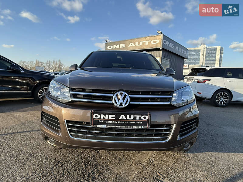 Внедорожник / Кроссовер Volkswagen Touareg 2011 в Киеве
