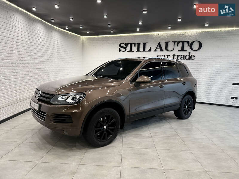 Внедорожник / Кроссовер Volkswagen Touareg 2014 в Одессе