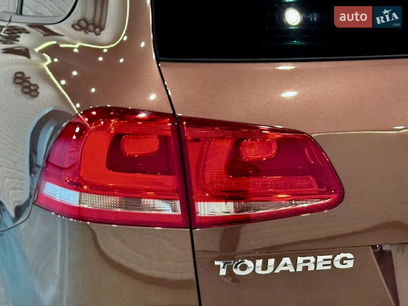 Внедорожник / Кроссовер Volkswagen Touareg 2014 в Одессе