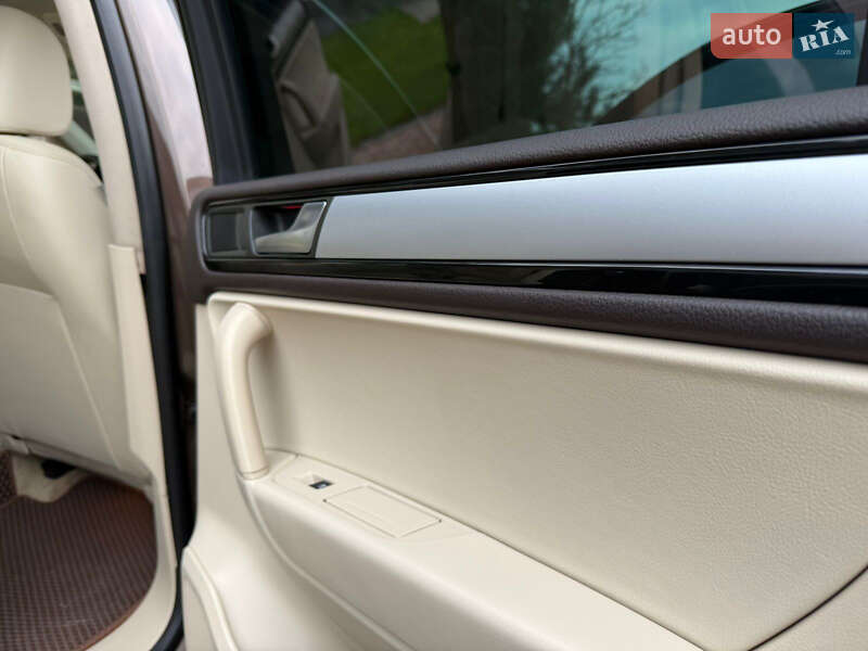 Внедорожник / Кроссовер Volkswagen Touareg 2014 в Одессе