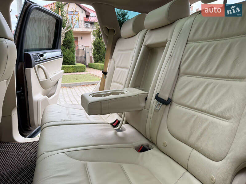 Внедорожник / Кроссовер Volkswagen Touareg 2014 в Одессе