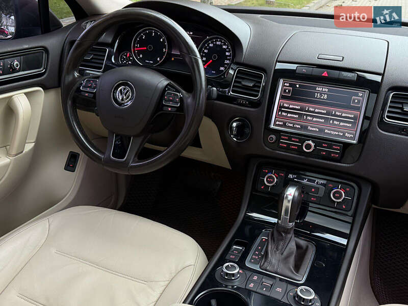 Внедорожник / Кроссовер Volkswagen Touareg 2014 в Одессе
