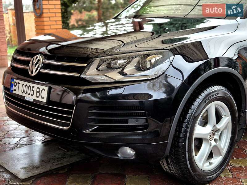 Внедорожник / Кроссовер Volkswagen Touareg 2012 в Запорожье