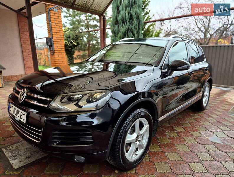 Внедорожник / Кроссовер Volkswagen Touareg 2012 в Запорожье