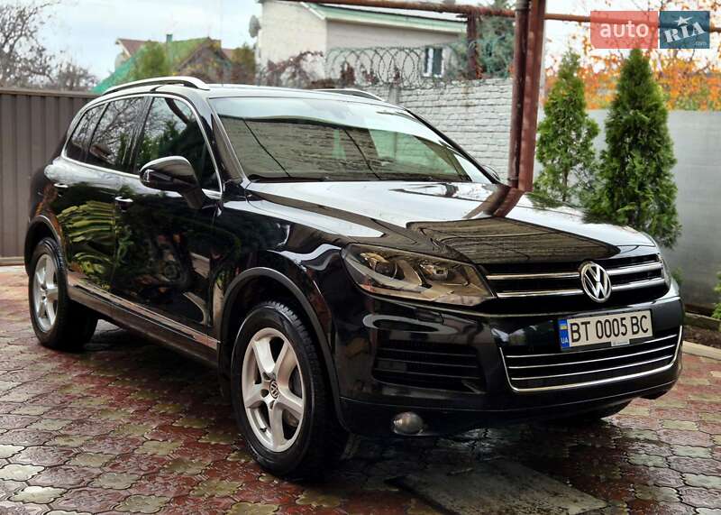 Внедорожник / Кроссовер Volkswagen Touareg 2012 в Запорожье