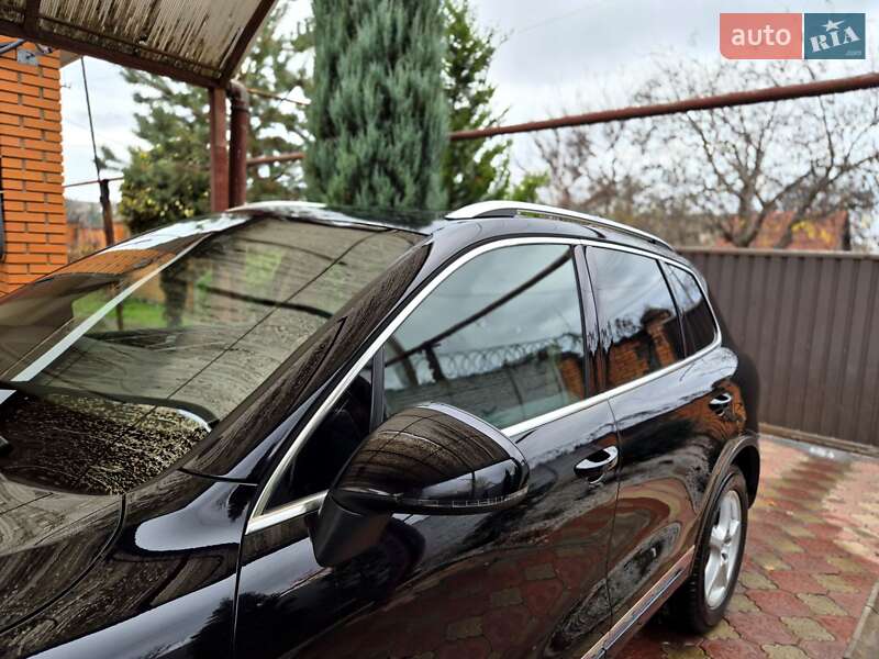 Внедорожник / Кроссовер Volkswagen Touareg 2012 в Запорожье