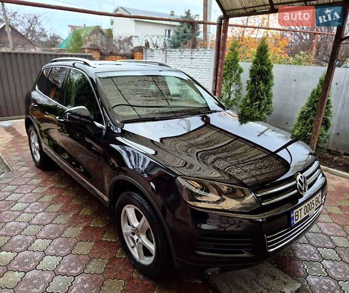 Внедорожник / Кроссовер Volkswagen Touareg 2012 в Запорожье