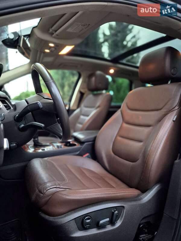 Внедорожник / Кроссовер Volkswagen Touareg 2012 в Запорожье