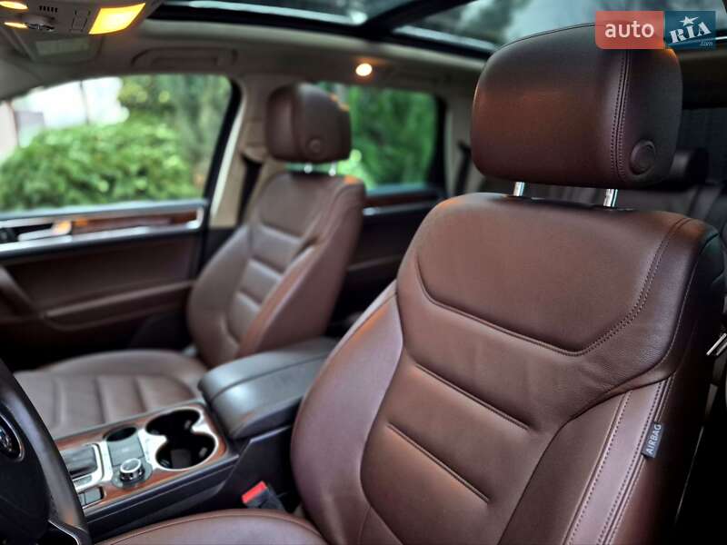 Внедорожник / Кроссовер Volkswagen Touareg 2012 в Запорожье