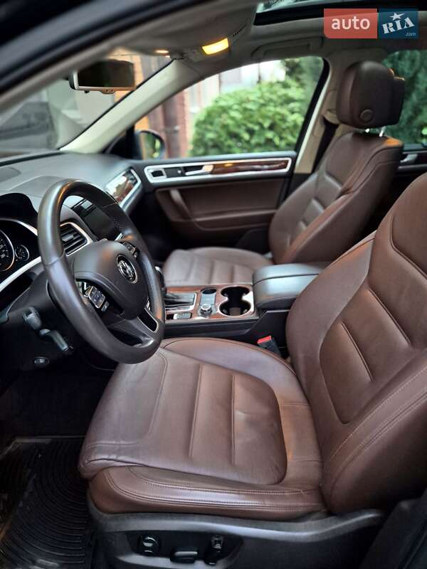 Внедорожник / Кроссовер Volkswagen Touareg 2012 в Запорожье