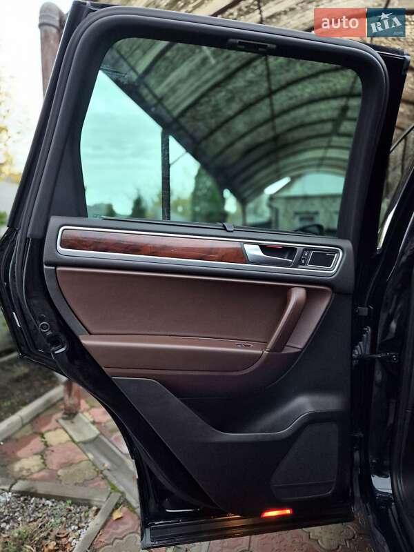 Внедорожник / Кроссовер Volkswagen Touareg 2012 в Запорожье