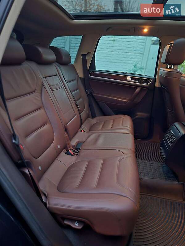 Внедорожник / Кроссовер Volkswagen Touareg 2012 в Запорожье