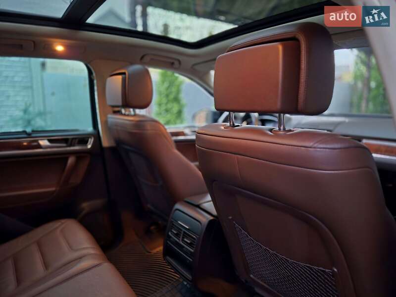 Внедорожник / Кроссовер Volkswagen Touareg 2012 в Запорожье