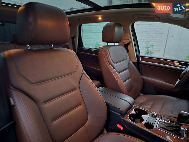 Внедорожник / Кроссовер Volkswagen Touareg 2012 в Запорожье