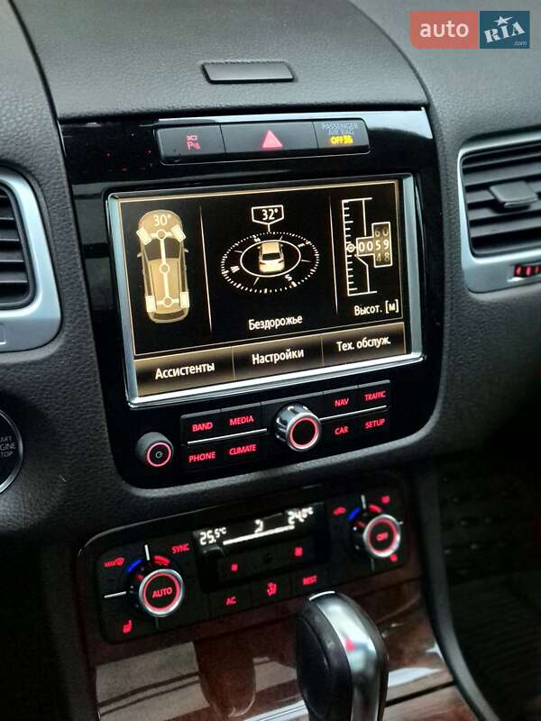 Внедорожник / Кроссовер Volkswagen Touareg 2012 в Запорожье