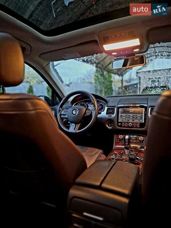 Внедорожник / Кроссовер Volkswagen Touareg 2012 в Запорожье