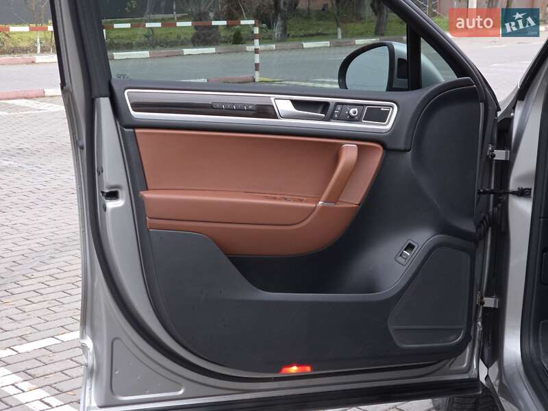 Внедорожник / Кроссовер Volkswagen Touareg 2016 в Коломые