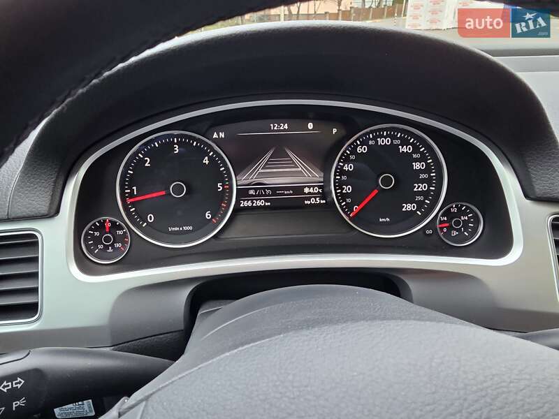 Внедорожник / Кроссовер Volkswagen Touareg 2016 в Коломые