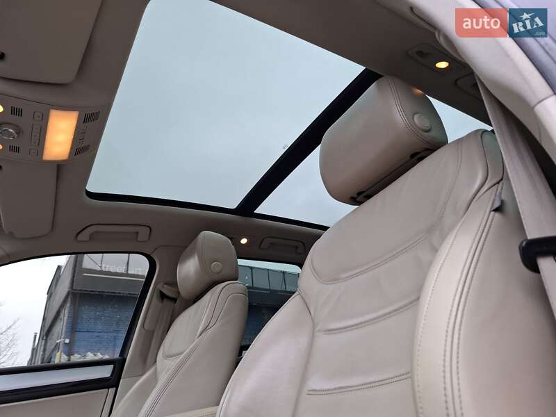 Внедорожник / Кроссовер Volkswagen Touareg 2014 в Луцке