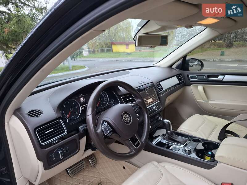 Внедорожник / Кроссовер Volkswagen Touareg 2014 в Луцке