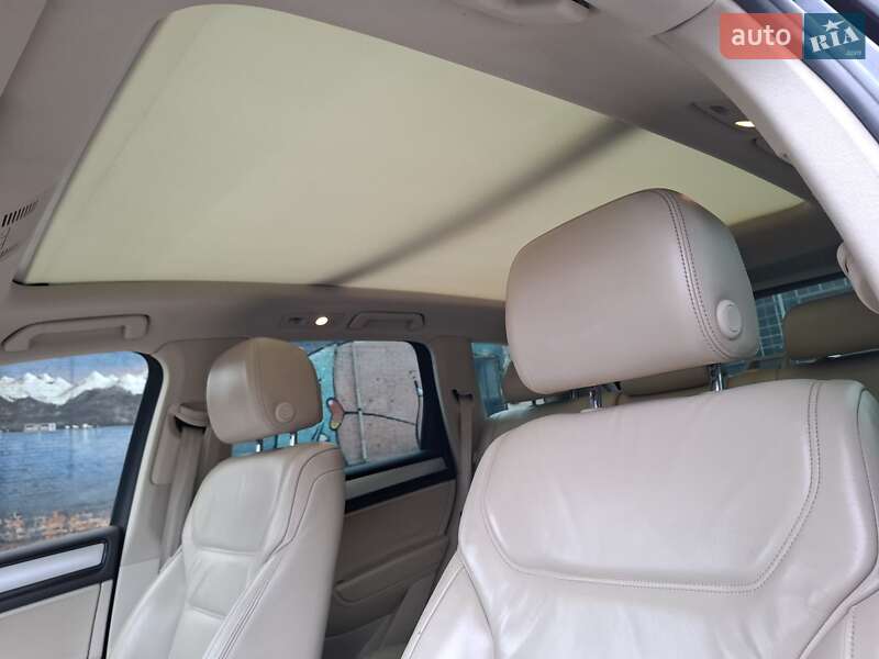 Внедорожник / Кроссовер Volkswagen Touareg 2014 в Луцке