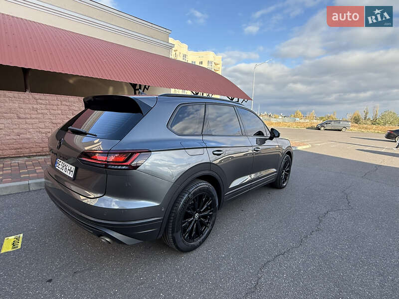 Внедорожник / Кроссовер Volkswagen Touareg 2018 в Одессе