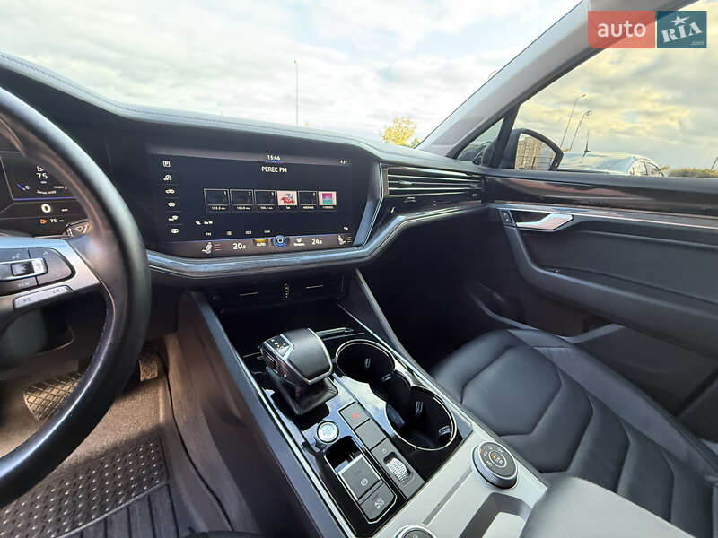 Внедорожник / Кроссовер Volkswagen Touareg 2018 в Одессе