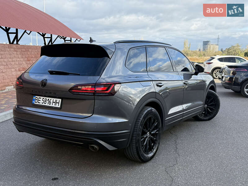 Внедорожник / Кроссовер Volkswagen Touareg 2018 в Одессе