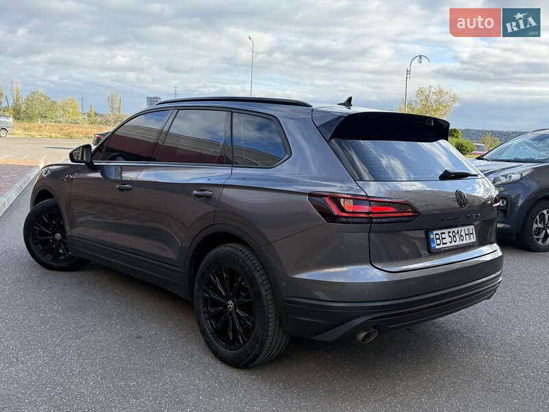 Внедорожник / Кроссовер Volkswagen Touareg 2018 в Одессе