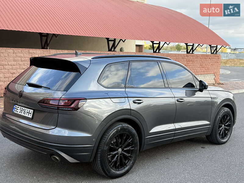 Внедорожник / Кроссовер Volkswagen Touareg 2018 в Одессе