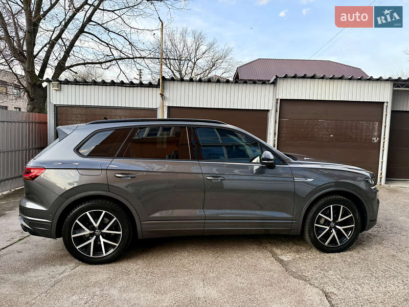 Внедорожник / Кроссовер Volkswagen Touareg 2020 в Киеве