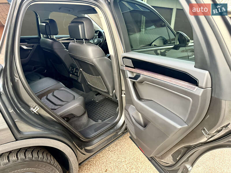 Внедорожник / Кроссовер Volkswagen Touareg 2020 в Киеве