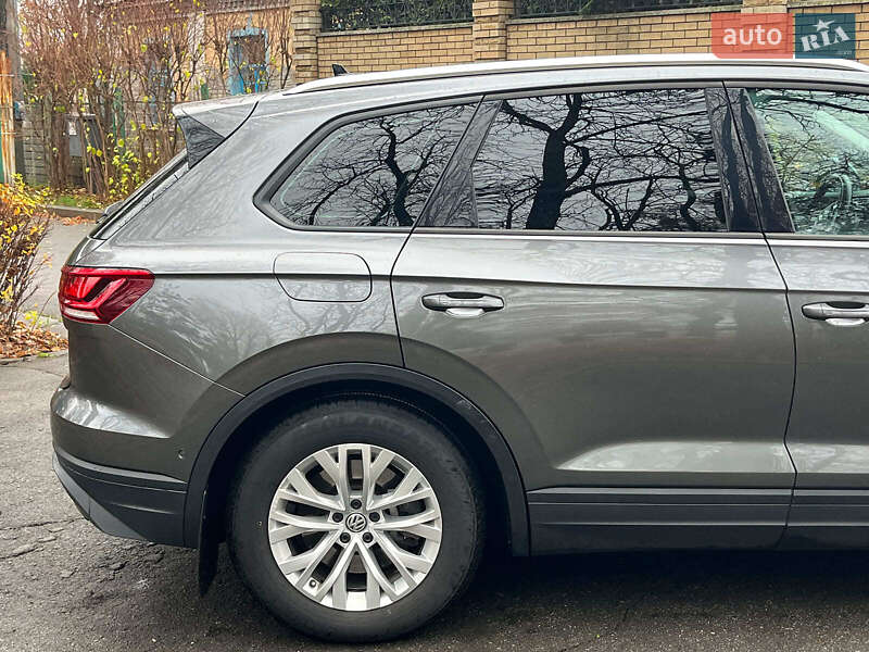 Внедорожник / Кроссовер Volkswagen Touareg 2019 в Киеве