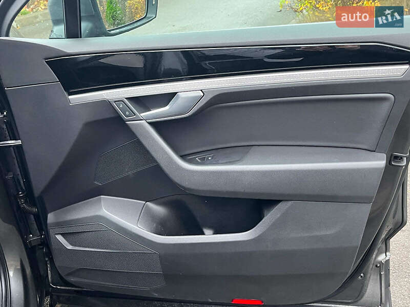 Внедорожник / Кроссовер Volkswagen Touareg 2019 в Киеве