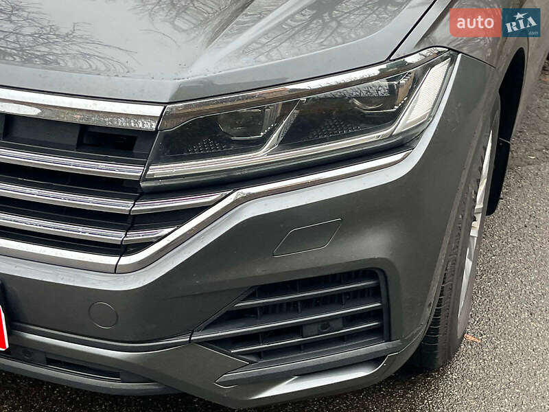 Внедорожник / Кроссовер Volkswagen Touareg 2019 в Киеве