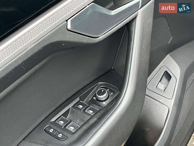 Внедорожник / Кроссовер Volkswagen Touareg 2019 в Киеве