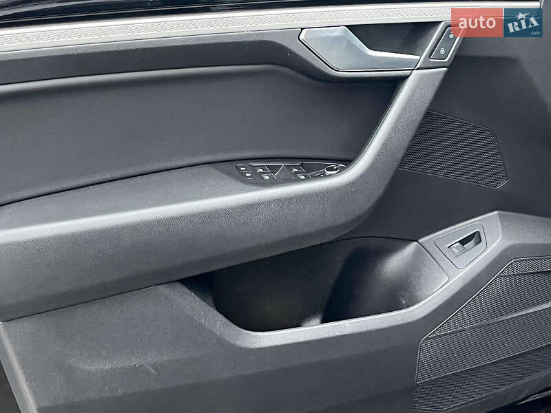 Внедорожник / Кроссовер Volkswagen Touareg 2019 в Киеве