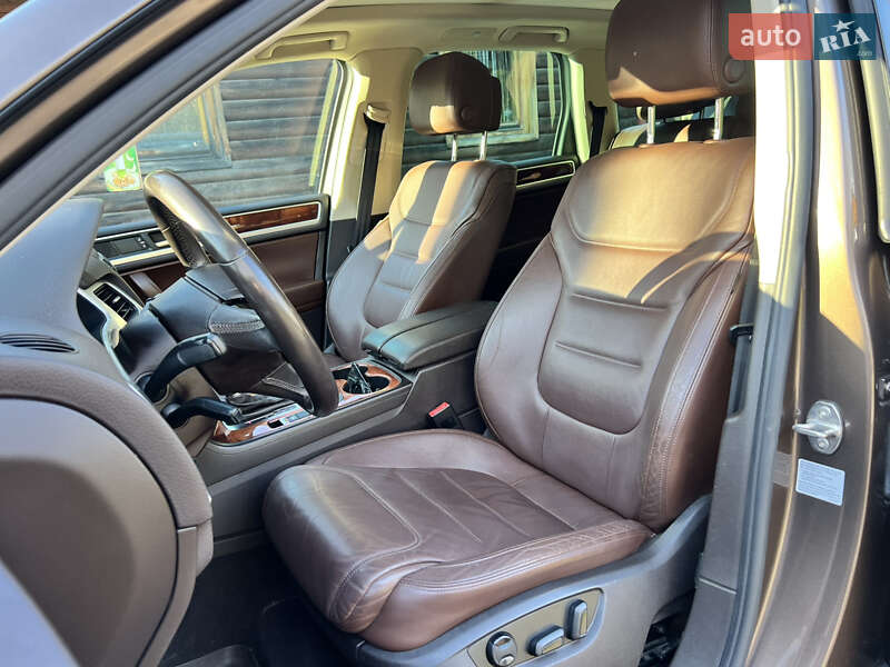 Внедорожник / Кроссовер Volkswagen Touareg 2012 в Трускавце