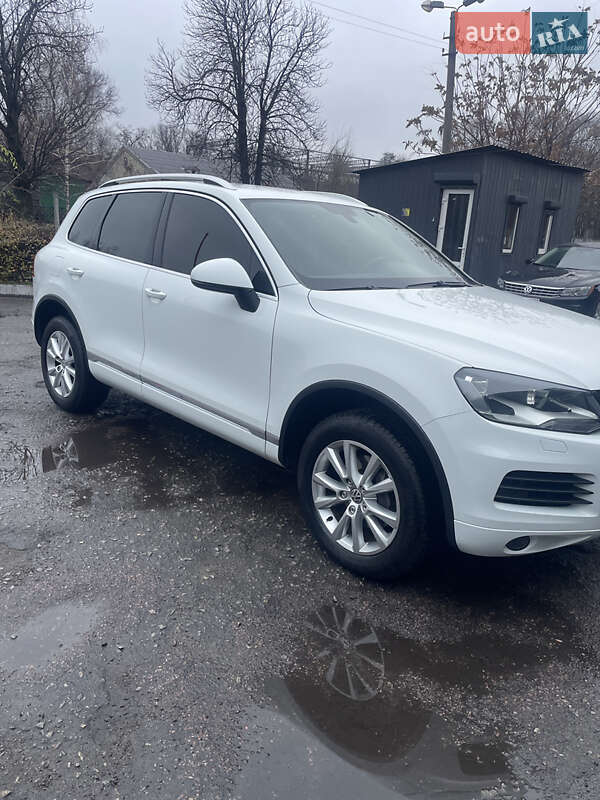 Позашляховик / Кросовер Volkswagen Touareg 2012 в Кам'янському