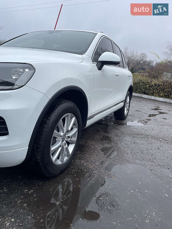 Позашляховик / Кросовер Volkswagen Touareg 2012 в Кам'янському