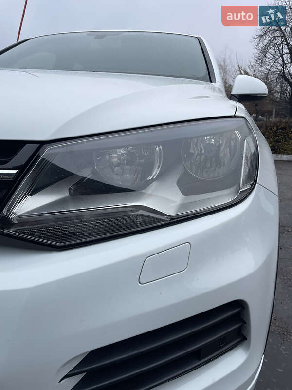 Позашляховик / Кросовер Volkswagen Touareg 2012 в Кам'янському